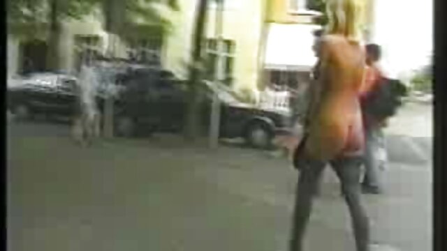 HD чанар :  Цагаан оймс өмссөн шаргал бүсгүй энэ байр суурийг эзэлдэг Видео клип 